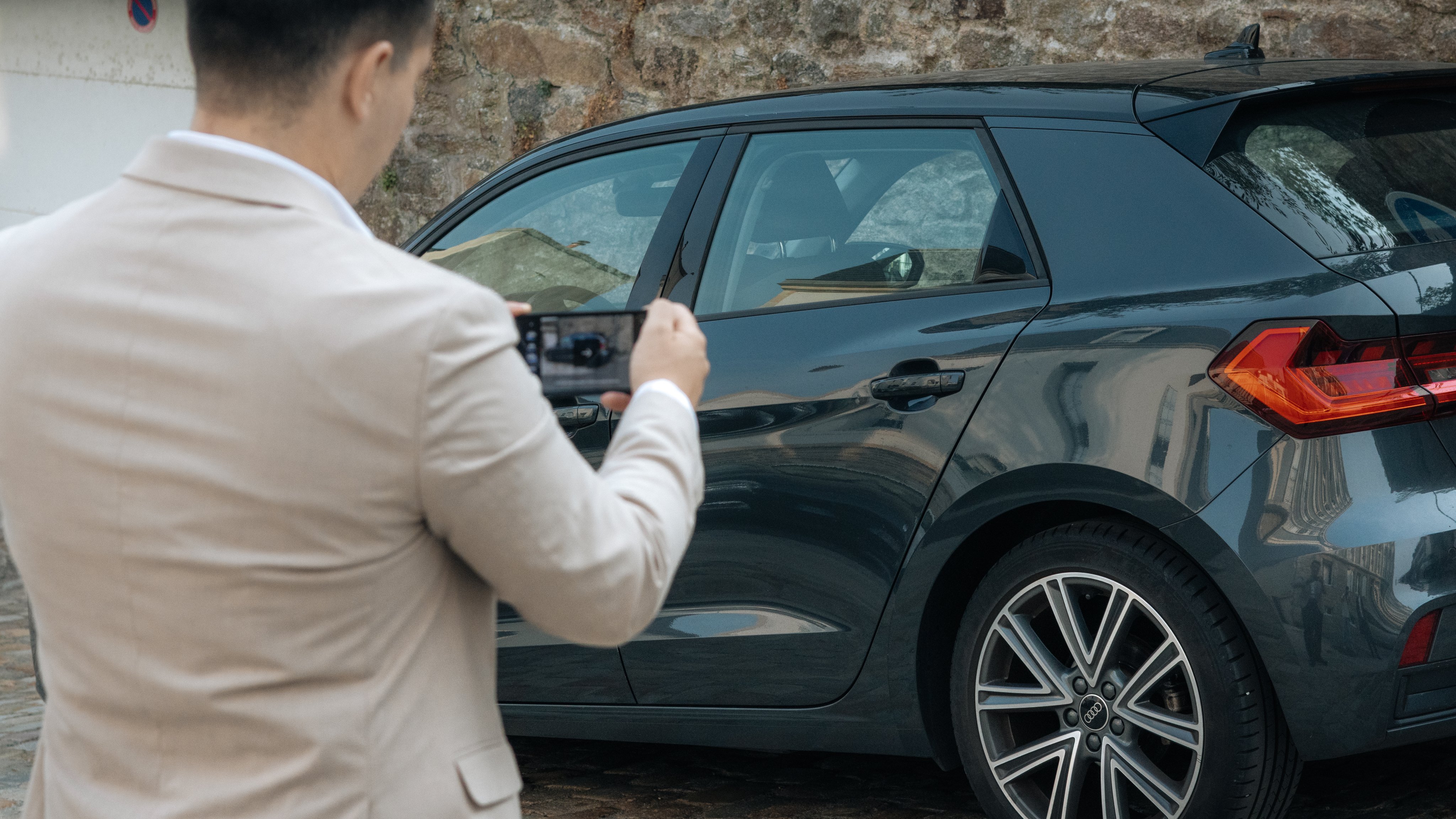 Constat visuel d’une Audi avant achat, photographies de la carrosserie chez le vendeur