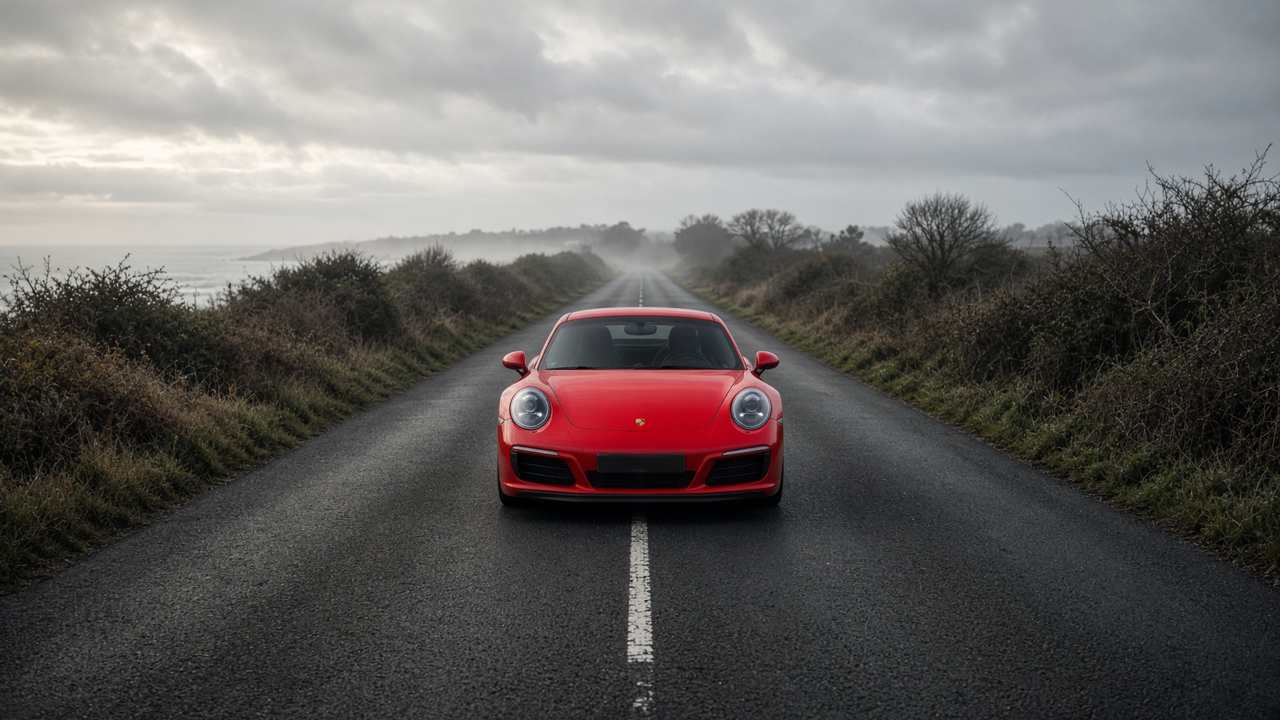 Porsche 911 en roulage de mise en température sur une route bretonne